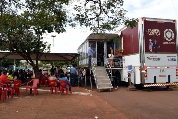 PAT Birigui: vagas para bibliotecário, auxiliar administrativo e encarregado de limpeza