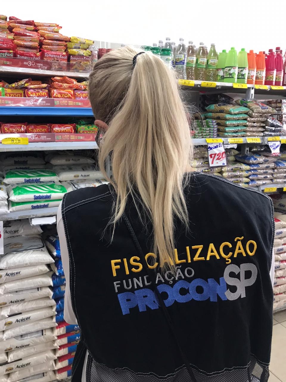 Procon realiza fiscalização de produtos da cesta básica em supermercados de Andradina