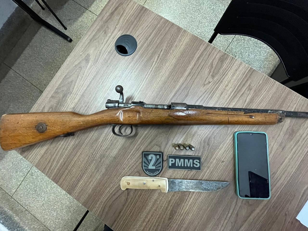 Polícia Militar de Brasilândia apreende arma de uso restrito e prende autor durante ocorrência de violência doméstica