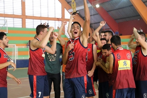 Peão de Mirandópolis vence rodeio em Valparaíso