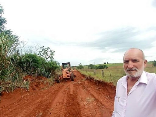Andradina aproveita período de seca e faz manutenção de estradas rurais