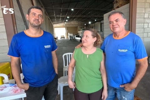 Garcia Equipamentos brinda funcionário por 30 anos de serviços com moto zero km em Andradina