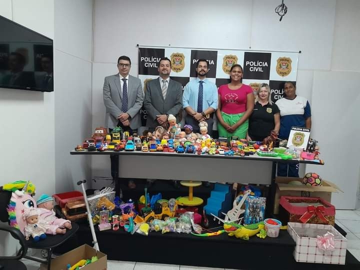 POLÍCIA CIVIL DE PRESIDENTE VENCESLAU FAZ DOAÇÃO DE BRINQUEDOS À EMEI “NEIDE THERESINHA FERRARI TACCA’’
