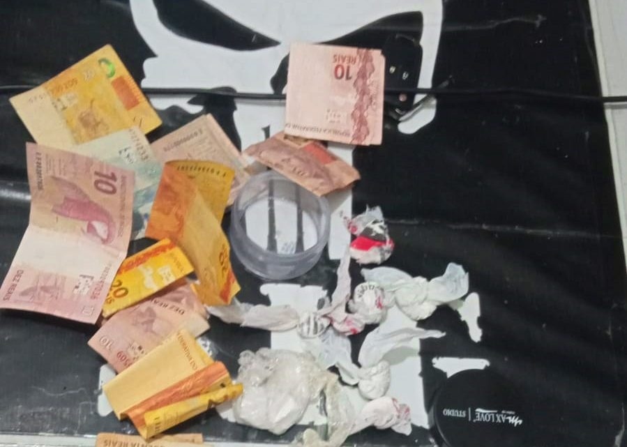 Após denúncias, Polícia Civil prende jovem usando mototáxi para vender drogas em Água Clara