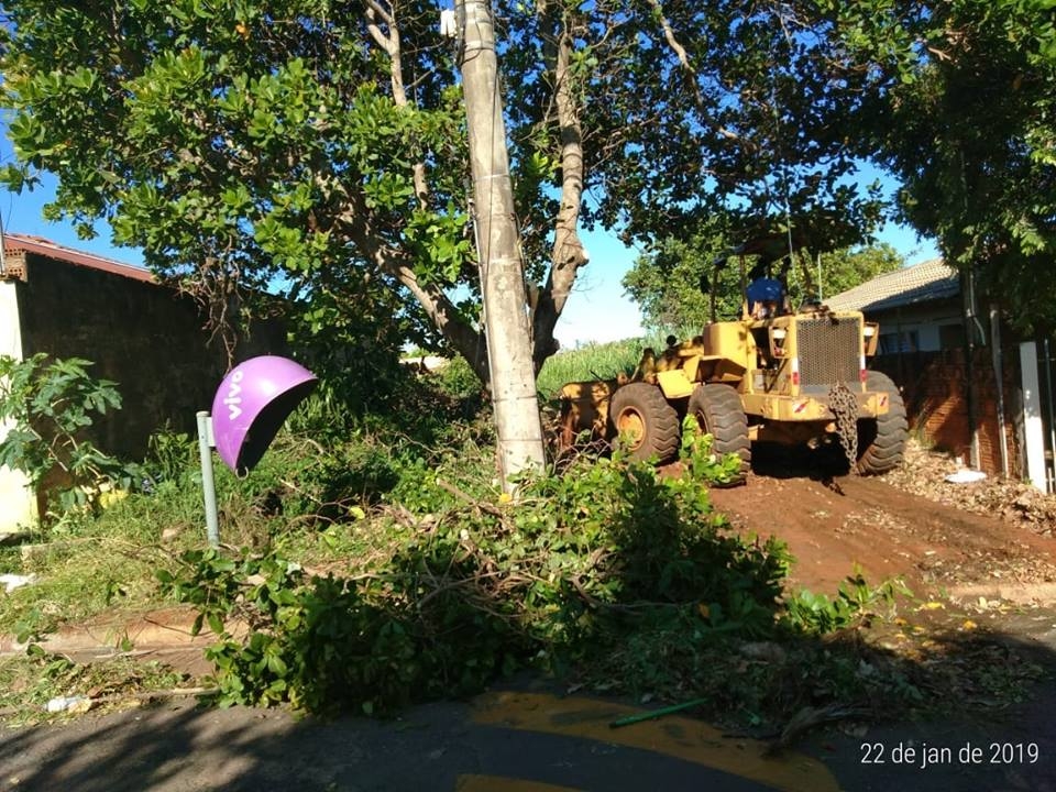 Prefeitura Municipal de Araçatuba faz manutenção preventiva nas estradas do Engenho, Jacutinga e Fuzetti