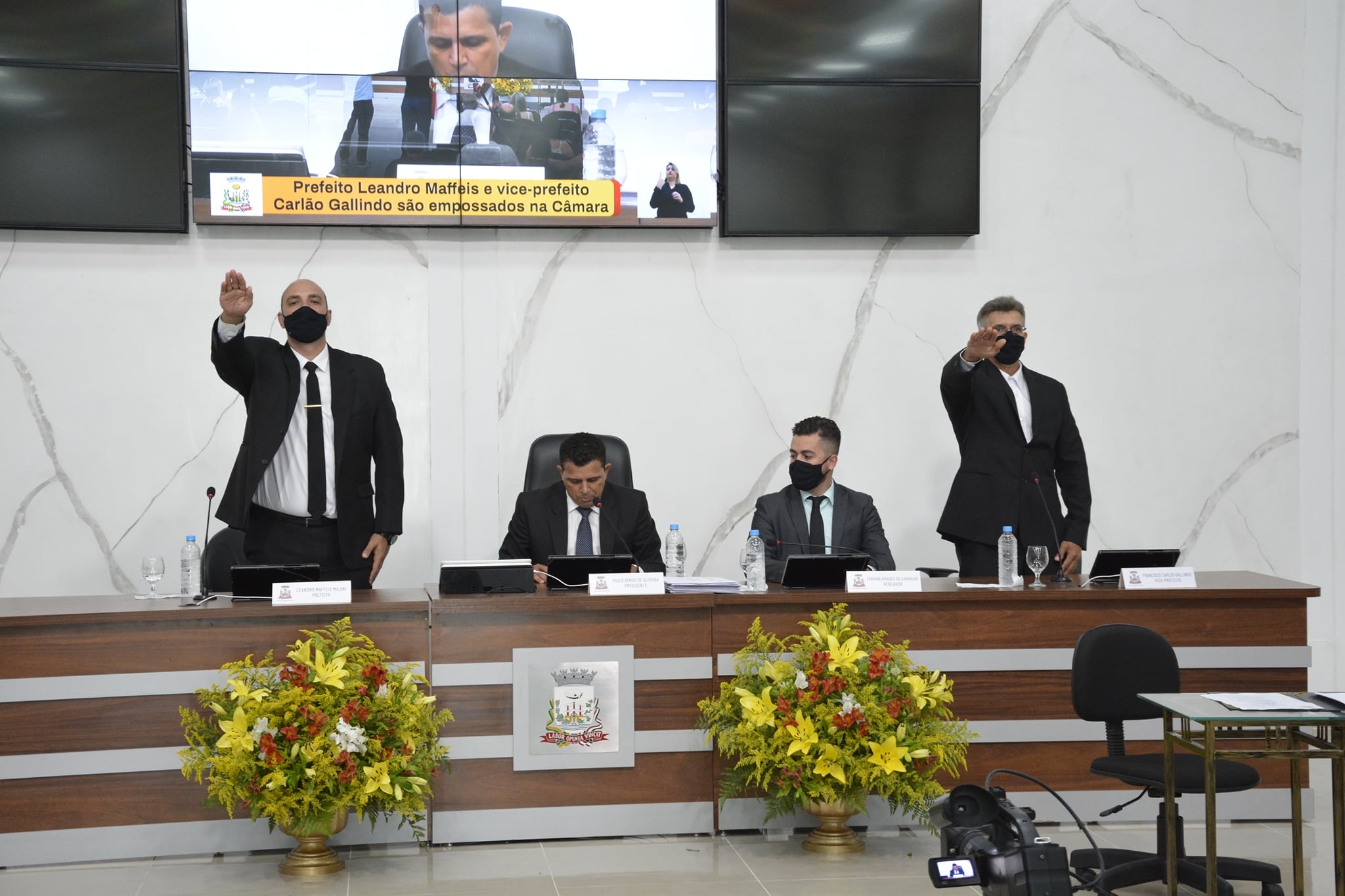 EM BIRIGUI PREFEITO LEANDRO MAFFEIS E VICE-PREFEITO CARLÃO GALLINDO TOMARAM POSSE