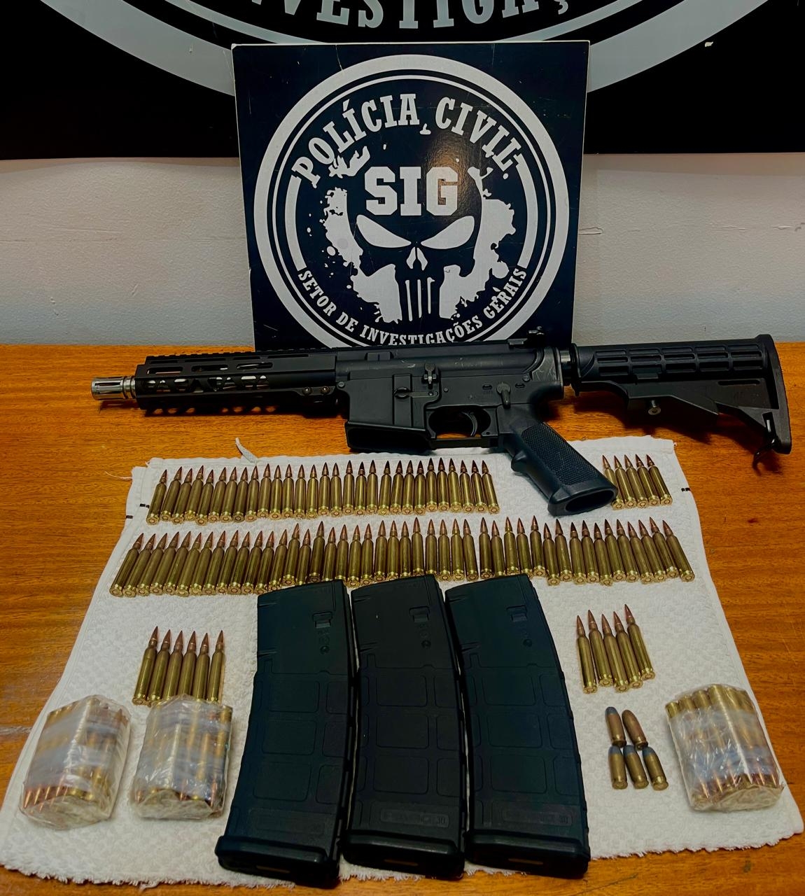 Homem em posse de fuzil de uso restrito e mais de 150 munições é preso em flagrante pela Polícia Civil em Três Lagoas