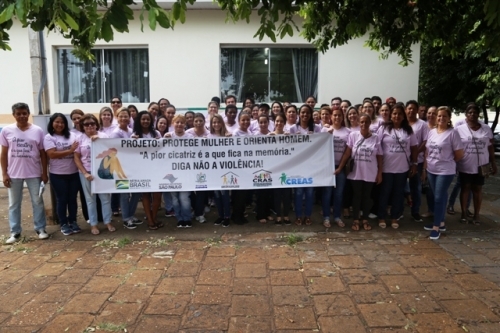 Kit escolar e camiseta do uniforme começaram a ser entregues pela Prefeitura de Birigui