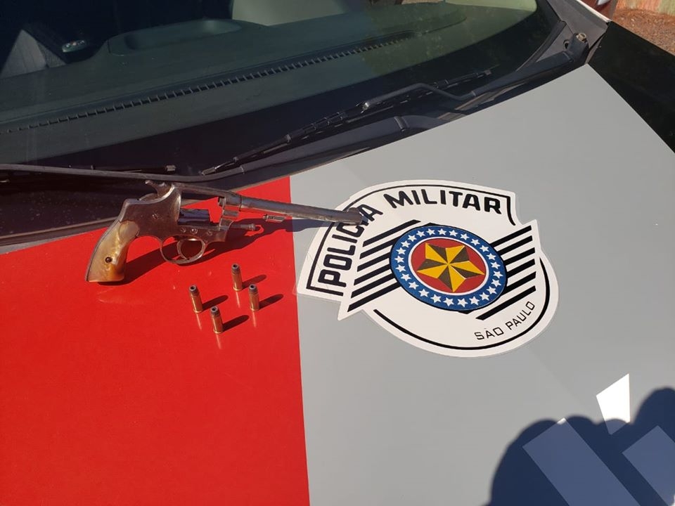 EM ANDRADINA POLICIAL MILITAR DE FOLGA ENCONTRA REVÓLVER EM ASILO