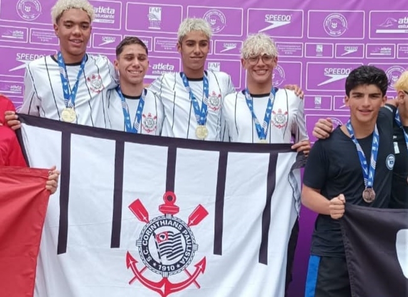 Nadador andradinense Davi Kenzo conquista ouro no Paulista de Verão em Santos