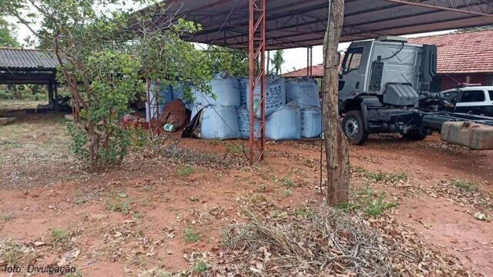 Polícia Militar apreende 60 t. de adubo furtada na fazenda do prefeito Mário Celso e receptado na fazenda do ex-prefeito de Nova Independência