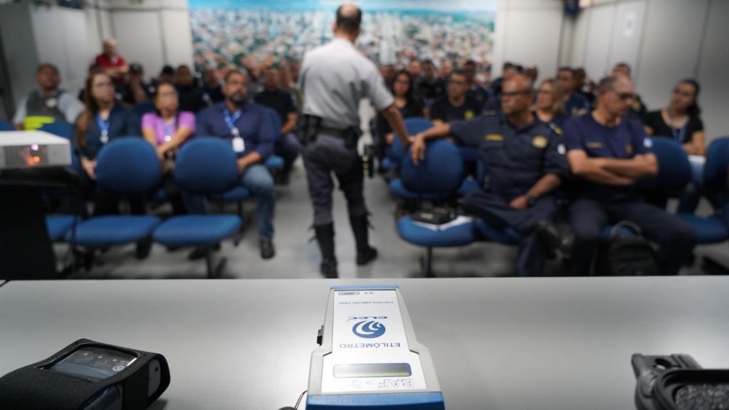Capitão da PM Rodoviária de Araçatuba ministra palestra para GCMs e agentes de trânsito