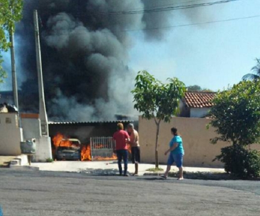 PRF INTERCEPTA EM ÁGUA CLARA/MS CARREGAMENTO DE 823 KG DE MACONHA E PRENDE 4 PESSOAS