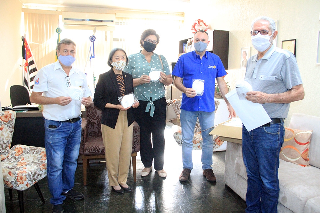 Rotary doa 300 máscaras para a Saúde de Andradina