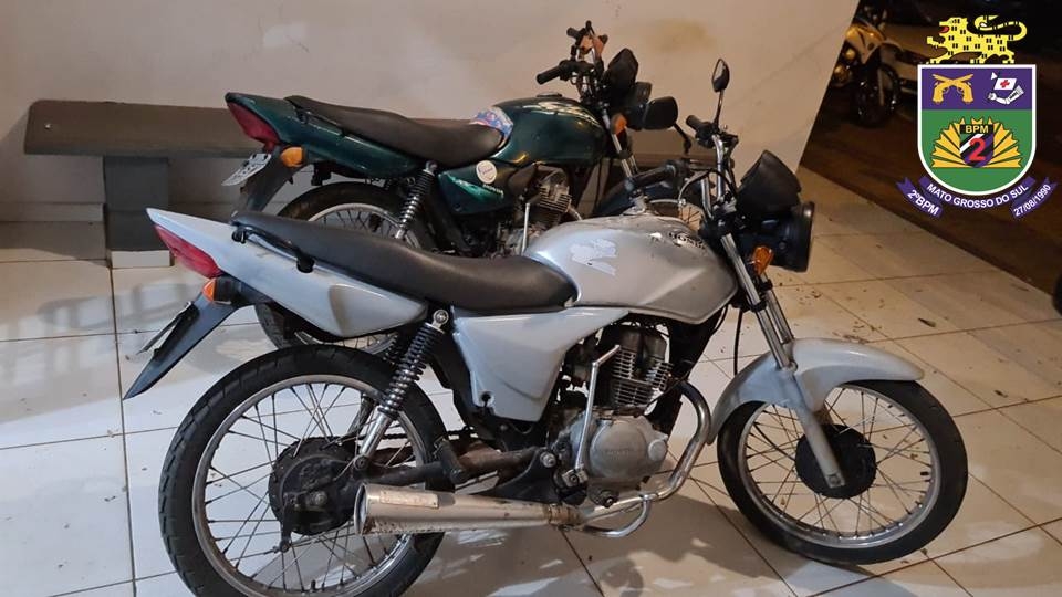 Motociclistas são presos disputando “racha” em Três Lagoas. Maconha foi apreendida com um dos envolvidos
