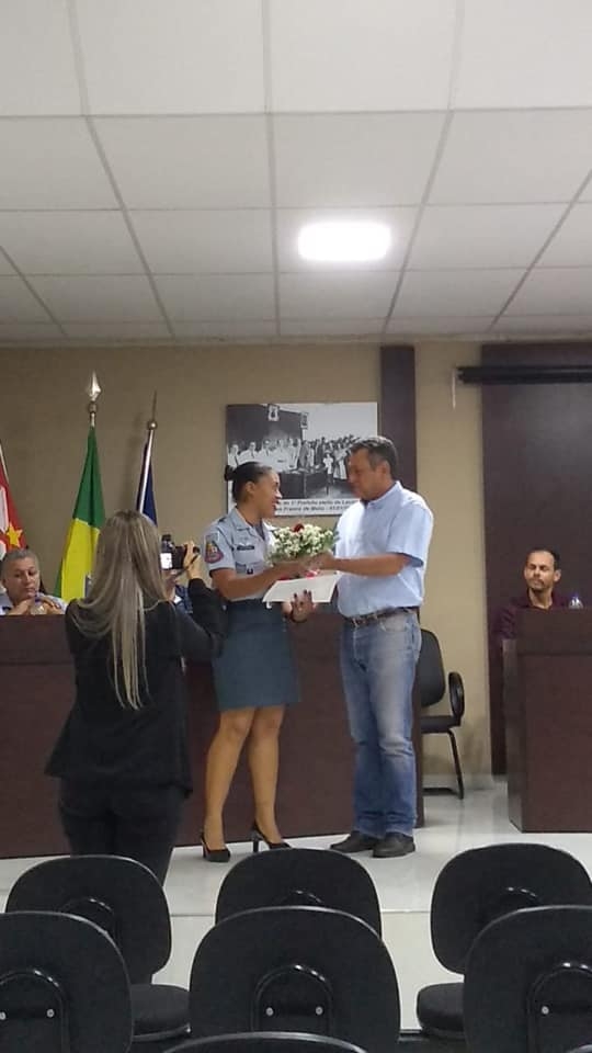 POLICIAL FEMININA CABO ANDRESSA É HOMENAGEADA PELA CÂMARA DE VEREADORES DE LAVÍNIA