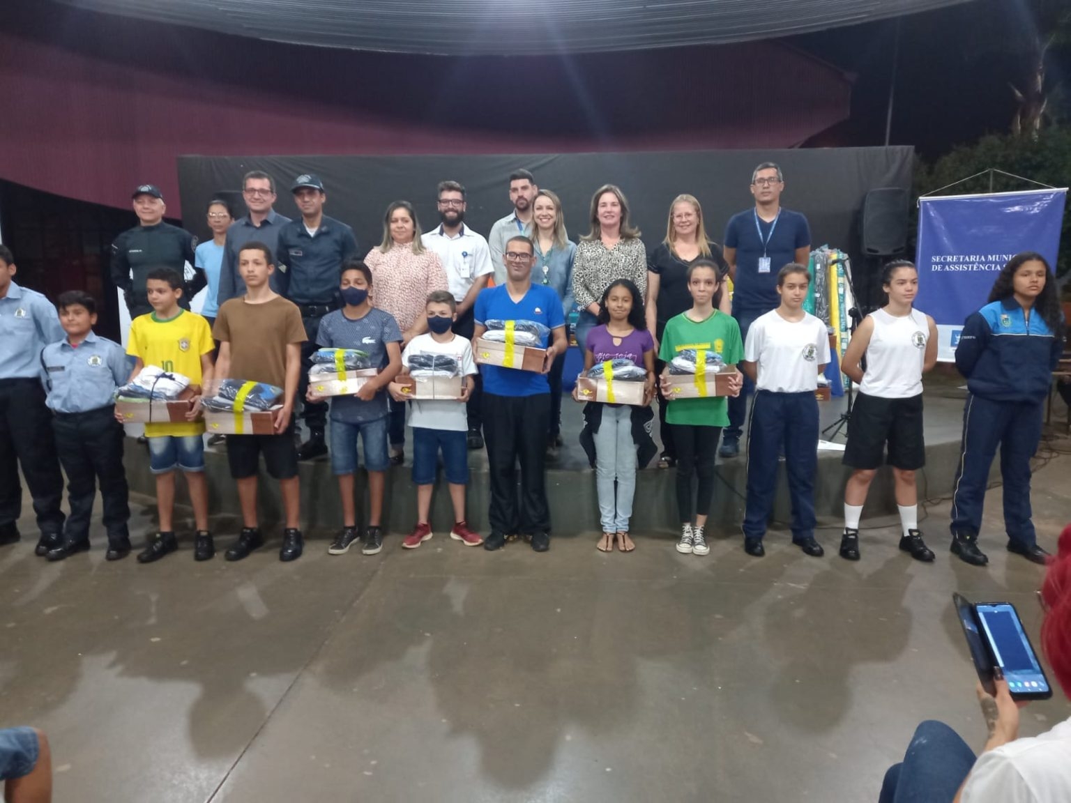 Polícia Militar participa da entrega dos Uniformes às crianças e adolescentes do Patrulha Mirim no CRASE – Coração de Mãe de Três Lagoas