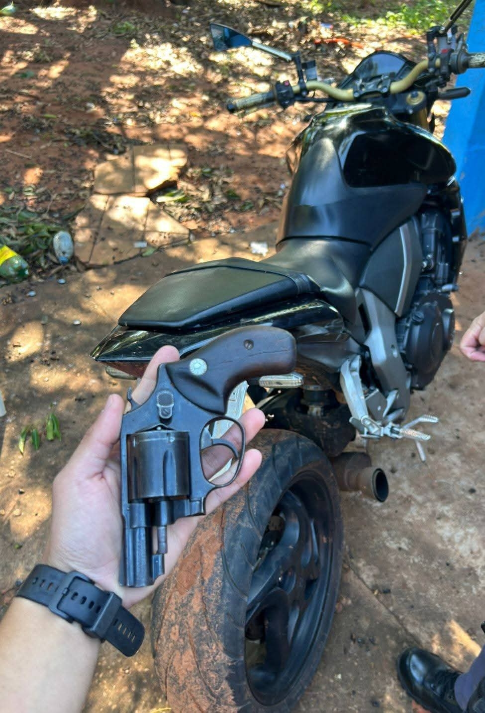 Polícia Militar de Andradina apreende arma de fogo e prende homem por posse ilegal no Distrito de Planalto