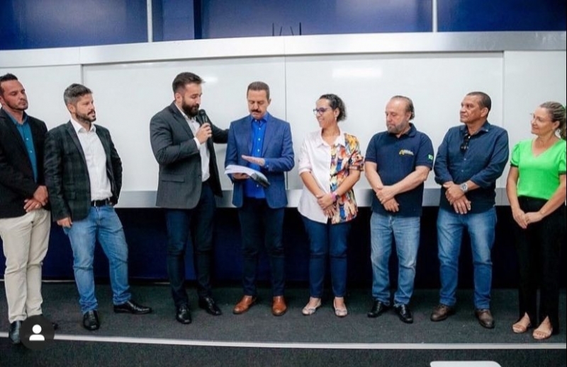 EM DIA DE HOMENAGENS, ANDRADINA ENTREGA PROCESSO DE MIT A ITAMAR BORGES
