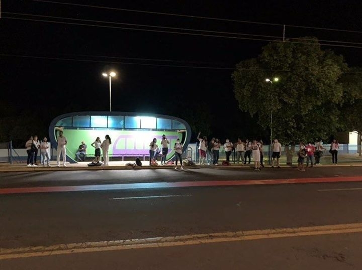 Sem nenhum comunicado, empresa de ônibus abandona estudantes castilhenses em Andradina
