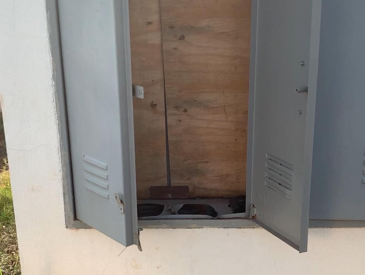 EM ANDRADINA MORADORES DO BENFICA DENUNCIAM FURTOS NA OBRA DA PISCINA OLÍMPICA E PEDEM PROVIDÊNCIAS