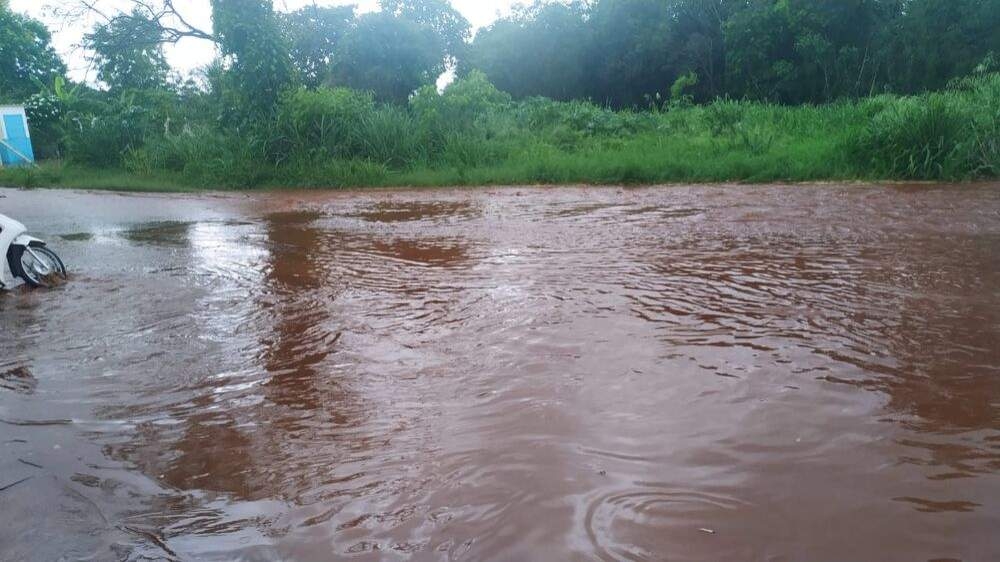 Forte chuva causa alagamentos em Andradina