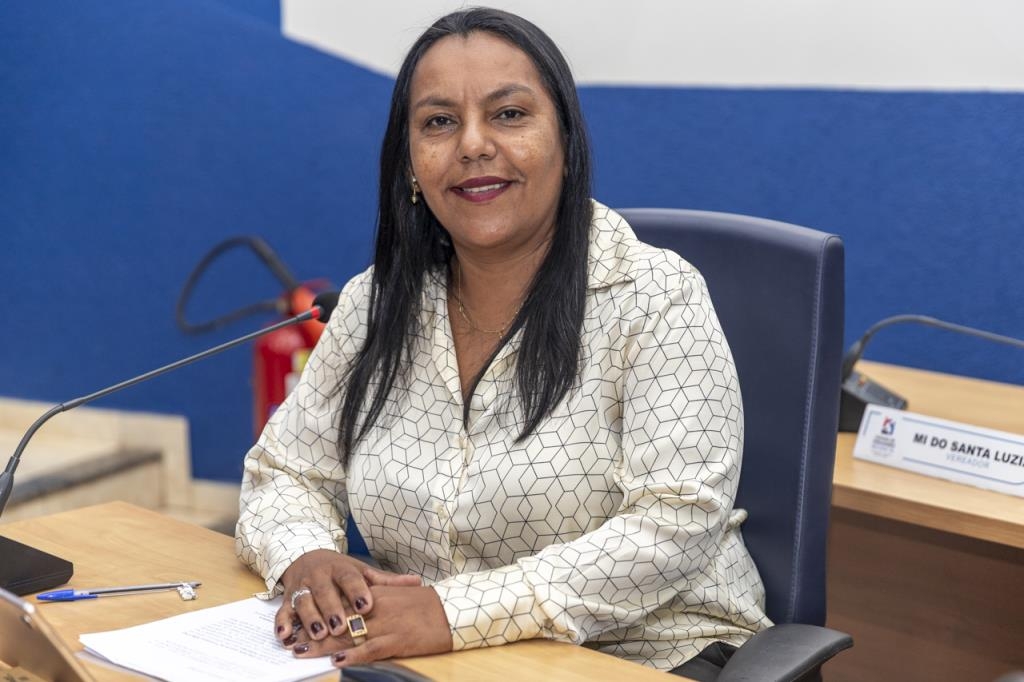 Em Três Lagoas vereadora Sirlene indica revitalização em canteiro e substituição de árvores