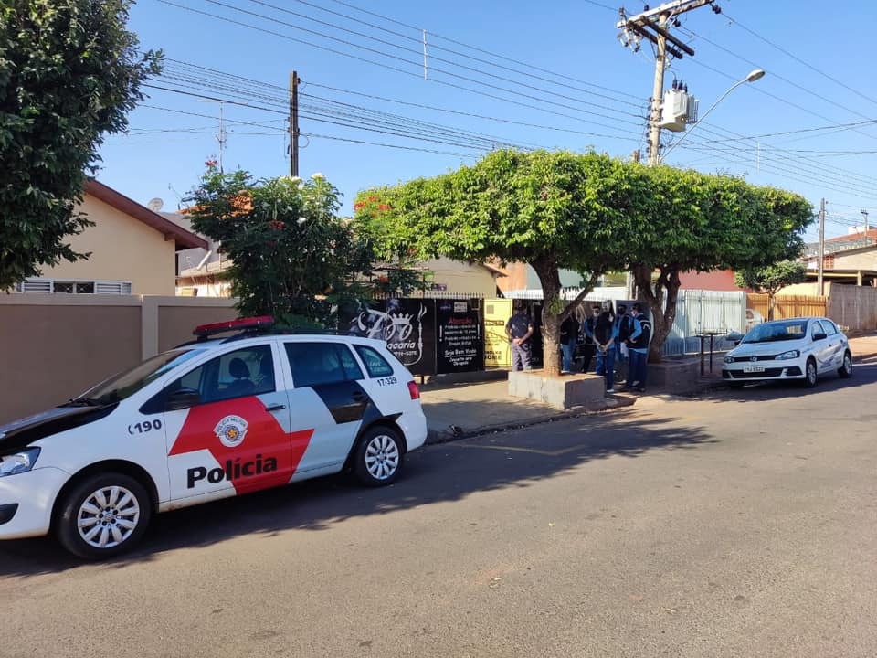 PREFEITURA DE ANDRADINA, COM O APOIO DA ATIVIDADE DELEGADA, INTERDITA E LACRA ESTABELECIMENTO COMERCIAL EM ANDRADINA