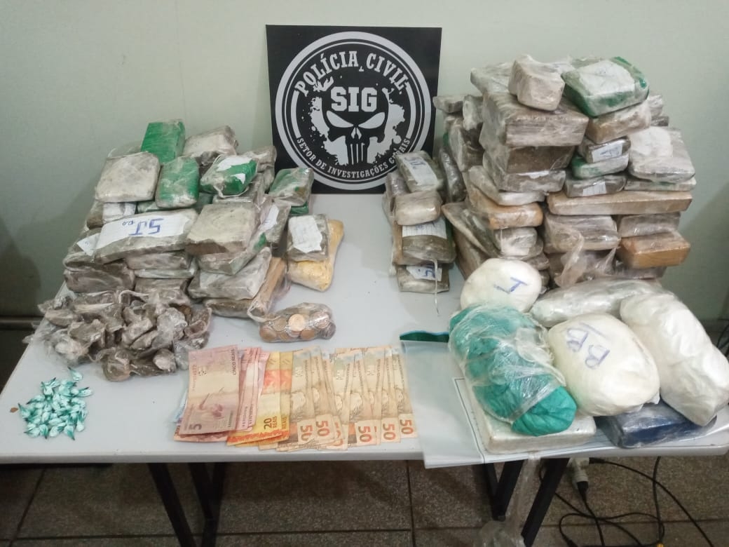 Suspeito de dano a viatura da Polícia Civil é preso e investigadores descobrem depósito de drogas em Três Lagoas