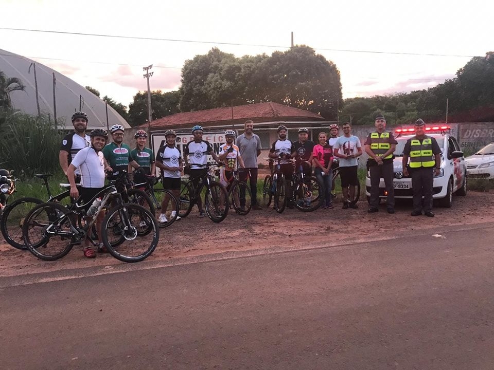 EM ARAÇATUBA RITINHA PRATES ENTREGA CADEIRAS DE RODAS A USUÁRIOS