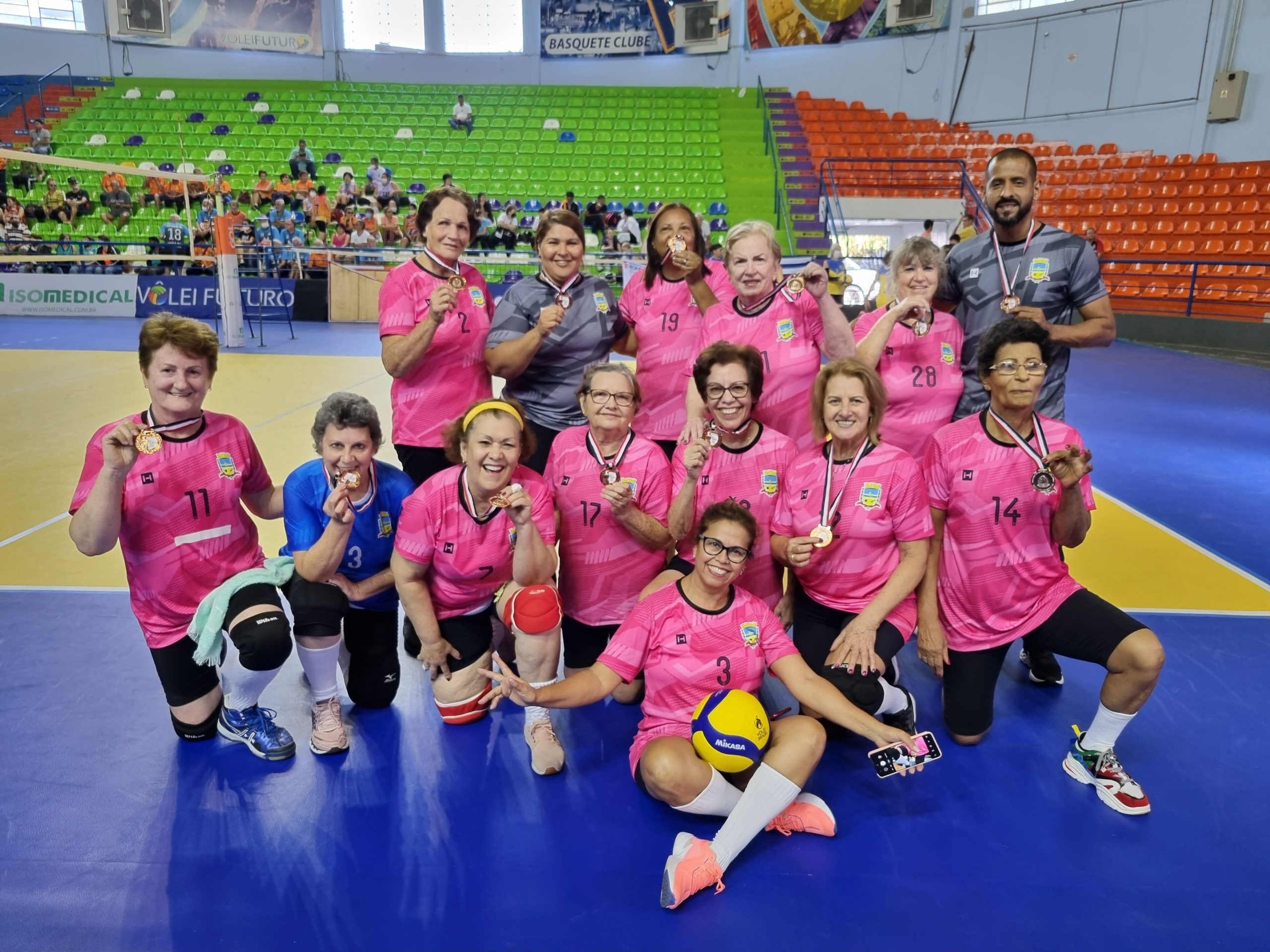 Vôlei Adaptado de Mirandópolis conquista terceiro lugar nos Jogos da Melhor Idade
