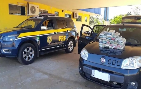 Uno do mau: PRF encontra maconha ocultada por todas as partes do veículo em Água Clara