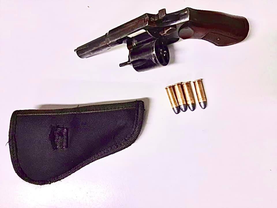 No bairro Laranjeiras em Castilho eletricista é preso em flagrante com arma de fogo