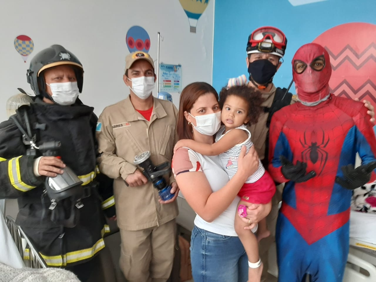 Corpo de Bombeiros de TL realiza ação “Herói da Vida Real” no Hospital Auxiliadora