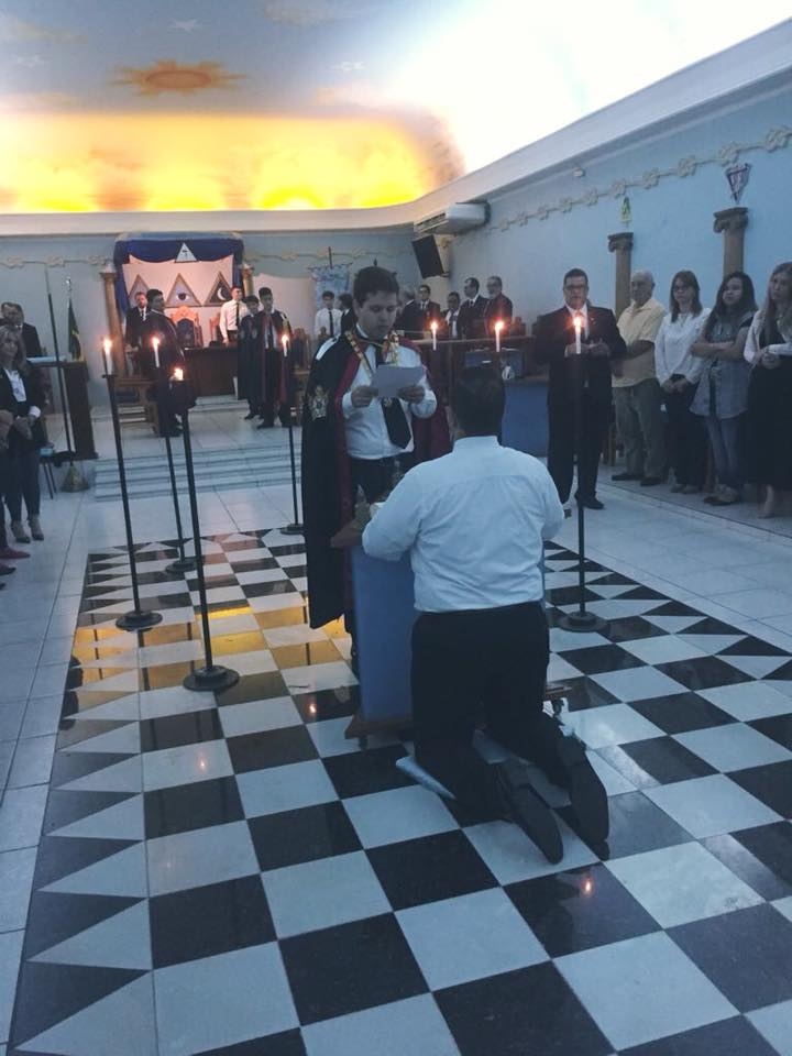 PREFEITURA DE ANDRADINA: Trator pipa volta a molhar os canteiros das avenidas