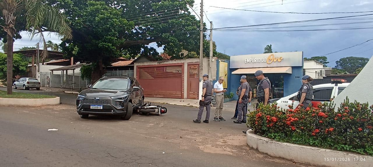 Polícia Militar de Mirandópolis registra acidente entre carro e moto na Avenida São Paulo