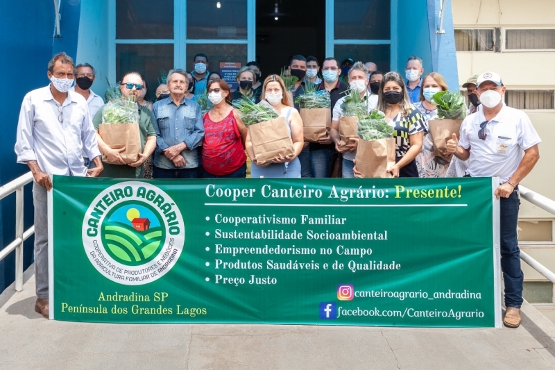 Na Terra do Rei do Gado Cooperativa Canteiro Agrário faz homenagem no Dia do Servidor