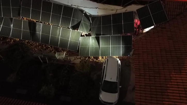 TELHADO DE ASILO DESABA EM BURITAMA, IDOSOS SÃO RETIRADOS