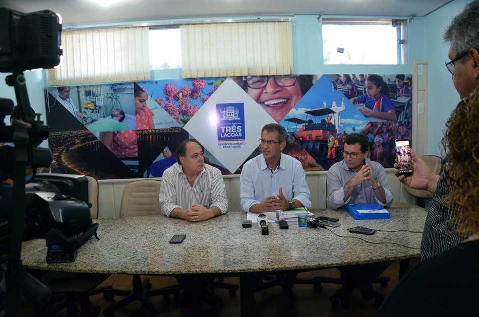 Moradora de Andradina reclama do descaso da prefeitura com terreno baldio abandonado