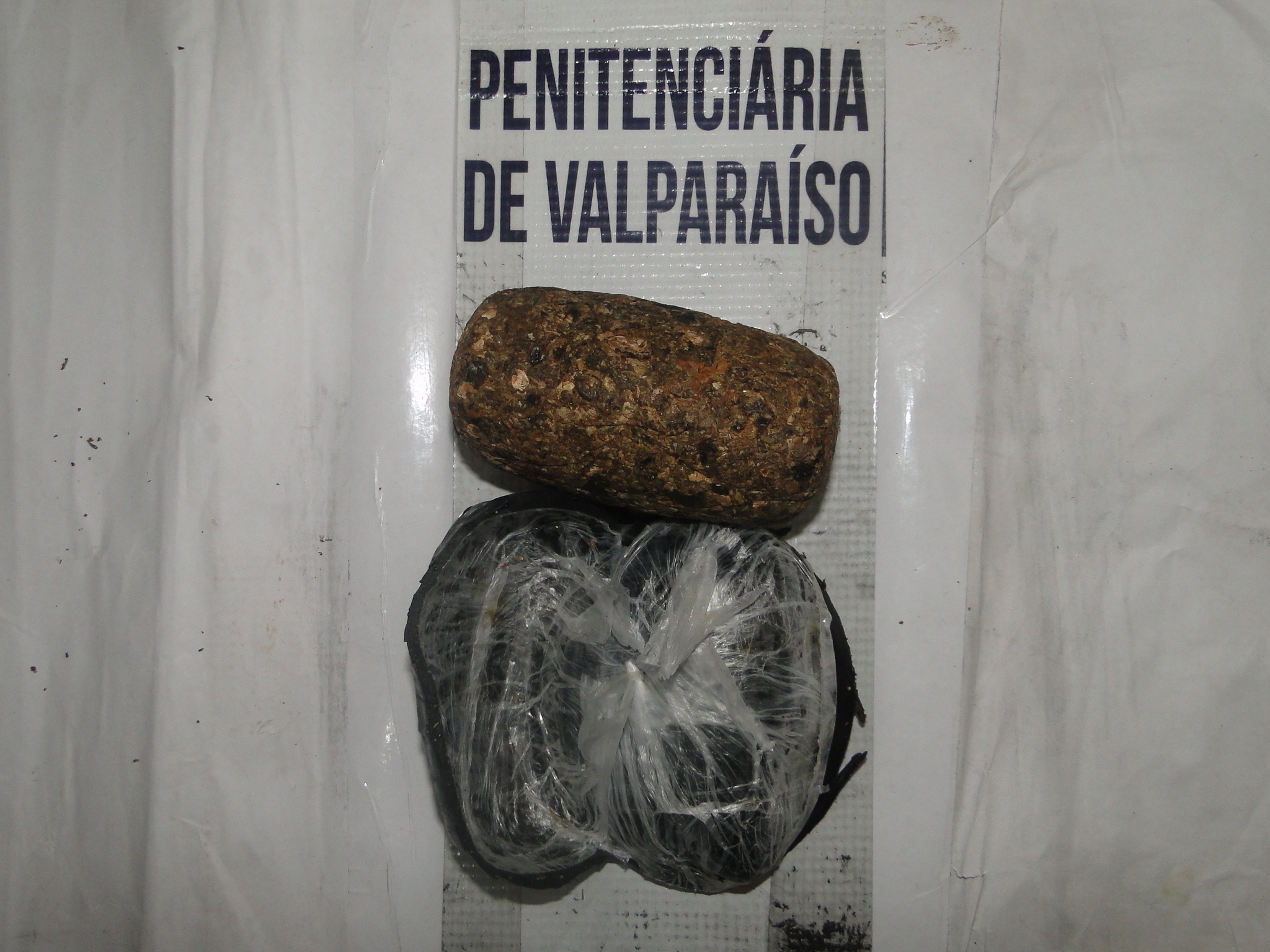 Agentes da Penitenciária de Valparaíso apreendem maconha com visitante
