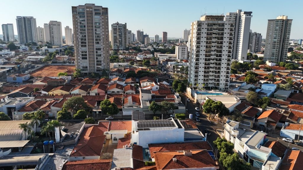 Araçatuba tem mais de 1,5 mil vagas de emprego e salários que chegam a R$ 10 mil