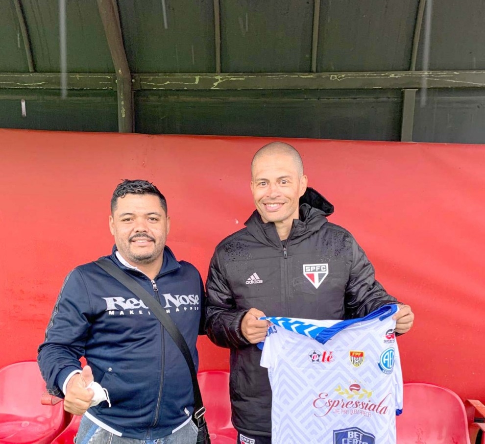 Analista de Desempenho de Andradina Edy Junior visita CT de Cotia e troca experiência com profissionais da categoria de base do São Paulo