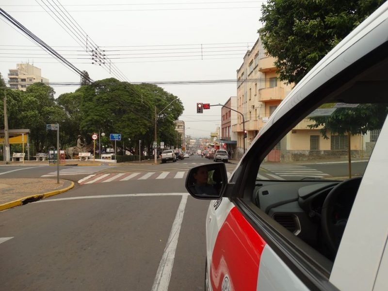 Homem que mostra seus órgãos genitais para as crianças é procurado em Andradina