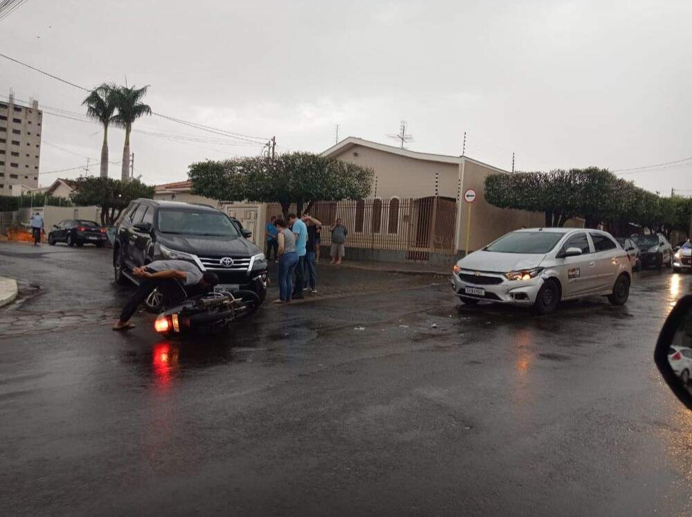 Urgente: acidente no centro de Andradina no final desta tarde de segunda(26)