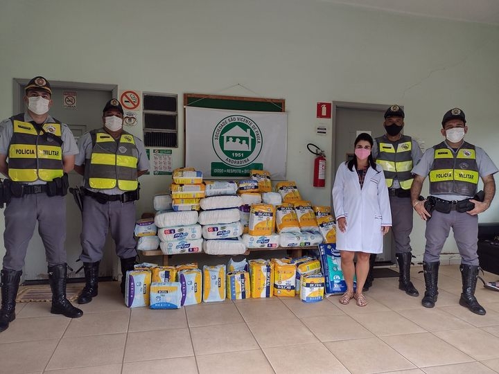 Polícia Rodoviária de Andradina entregou 967 fraldas ao Asilo São Vicente de Paula