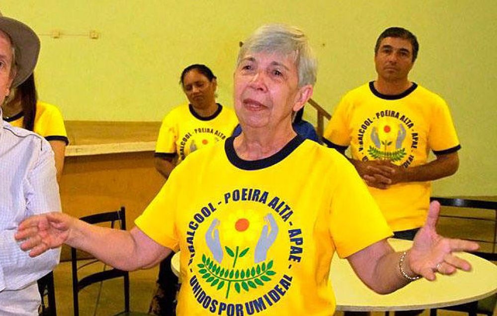 Em Andradina ganhadora de sorteio doa carro zero km para a APAE