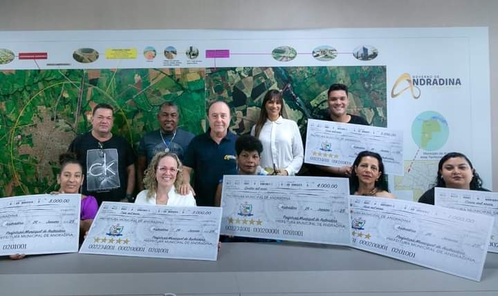 Governo de Andradina entrega prêmios de concurso de Natal