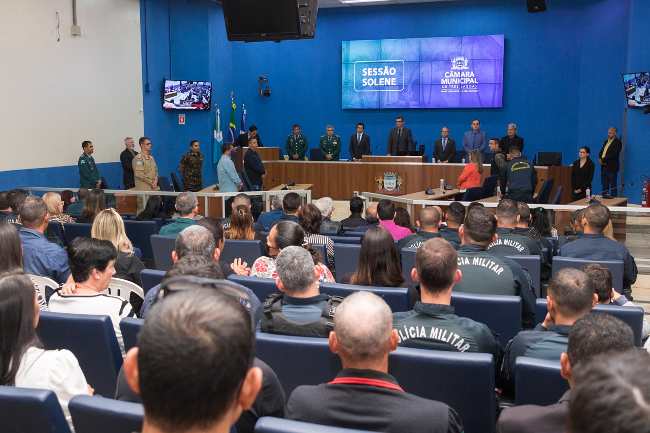 Câmara de Três Lagoas outorga honrarias para policiais da cidade