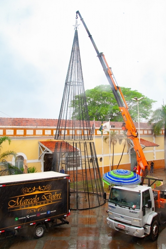 Começa a montagem da Vila de Natal no Centro Cultural de Andradina