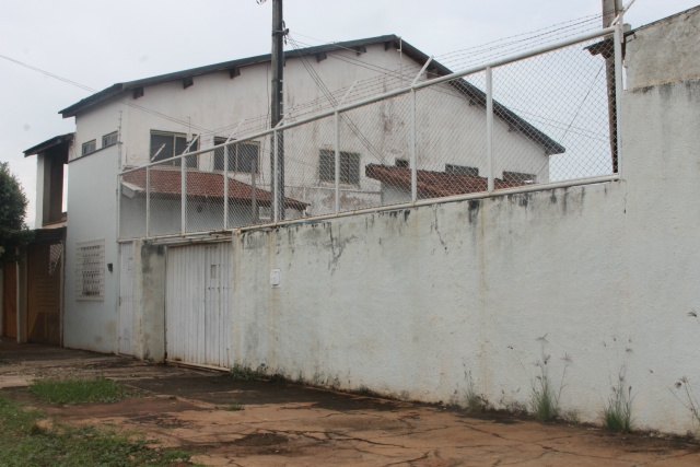 Prefeitura de Araçatuba limpa áreas de descarte irregular e pede consciência da população